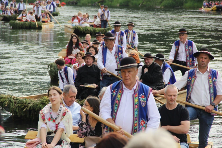 Pielgrzymka ze Sromowiec do kościoła jubileuszowego w Szczawnicy