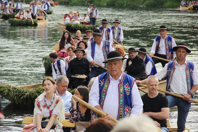 Pielgrzymka ze Sromowiec do kościoła jubileuszowego w Szczawnicy