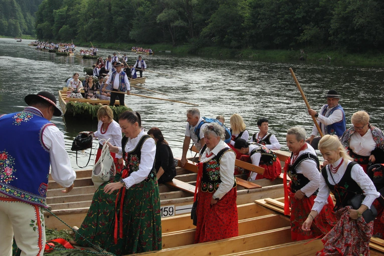 Pielgrzymka ze Sromowiec do kościoła jubileuszowego w Szczawnicy