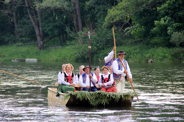 Pielgrzymka ze Sromowiec do kościoła jubileuszowego w Szczawnicy