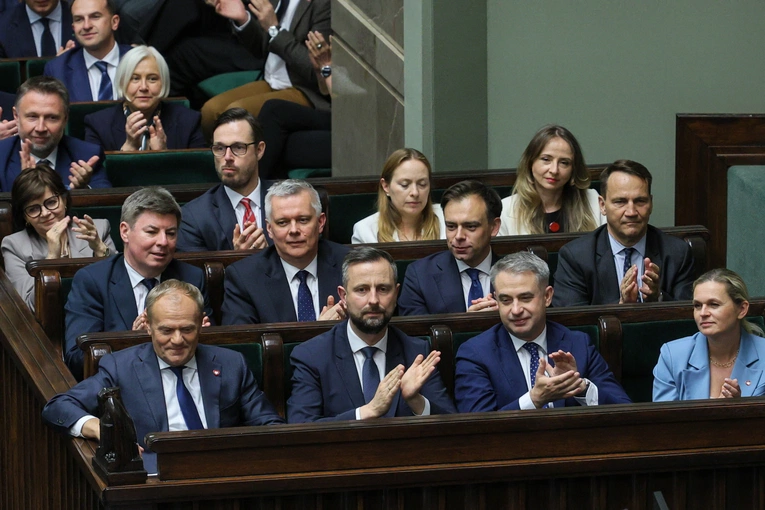 Rząd z wotum zaufania: czy to wystarczy koalicji, by podnieść się po przegranej Trzaskowskiego?
