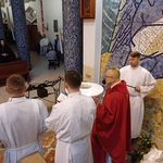 Pięciu mężczyzn przyjęło w Gdyni chrzest i bierzmowanie