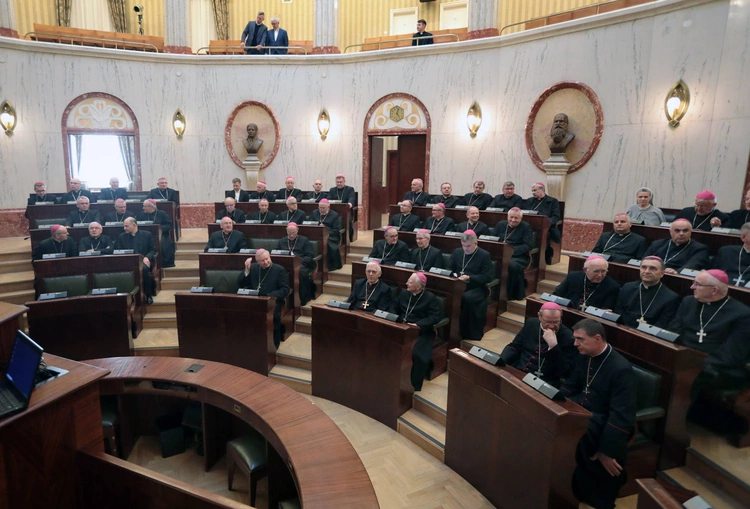 KEP w Katowicach. Biskupi w gmachu Sejmu Śląskiego