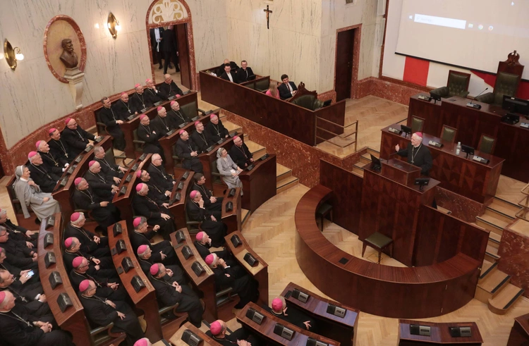KEP w Katowicach. Biskupi w gmachu Sejmu Śląskiego