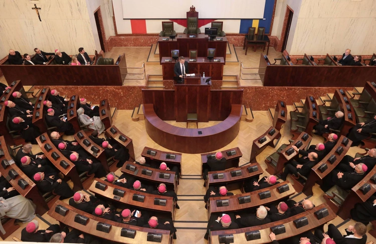 KEP w Katowicach. Biskupi w gmachu Sejmu Śląskiego