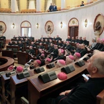 KEP w Katowicach. Biskupi w gmachu Sejmu Śląskiego