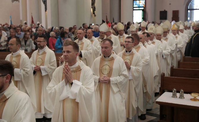 Msza św. dziękczynna z okazji 100-lecia archidiecezji