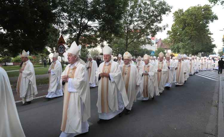 Msza św. dziękczynna z okazji 100-lecia archidiecezji