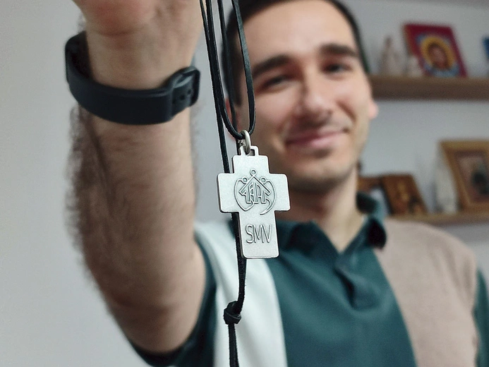  Ten krzyż Radek otrzymał przy pierwszej misji – zostanie z nim do końca życia.