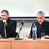 Po wykładach był czas na pytania. Tu ks. Yuriy Shchurko (z lewej) i ks. Rajmund Porada.  