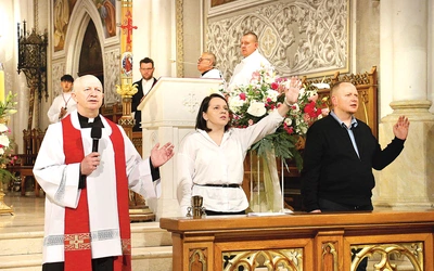  – Kiedy otwieramy się  na Parakleta, jesteśmy zwycięzcami – mówił ks. Sławomir Płusa. 