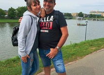Calogero i Basia razem budują dom bez granic, łącząc dwa światy z uśmiechem i wiarą.