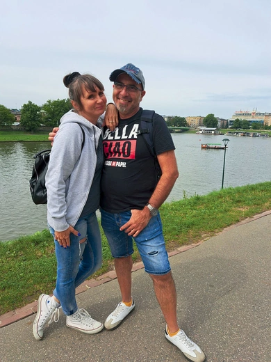 Calogero i Basia razem budują dom bez granic, łącząc dwa światy z uśmiechem i wiarą.