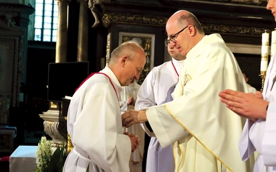 Liturgii przewodniczył ks. Arkadiusz Chwastyk, kanclerz Świdnickiej Kurii Biskupiej.