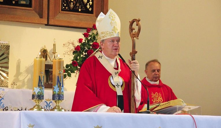 Abp Kupny podziękował ojcom jezuitom, którzy przy al. Pracy są strażnikami kultu maryjnego.