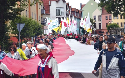 To był radosny pochód ulicami miasta, z jasnym przekazem promującym wartosci rodzinne, pro-life i miłość do ojczyzny.