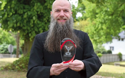 Ks. Geppert jest wikariuszem parafii pw. Matki Bożej Częstochowskiej w Cybince.  