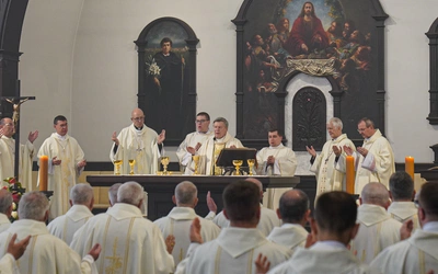 Katowice. Modlitwa biskupów w Wyższym Śląskim Seminarium Duchownym