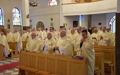 Gdzie dwóch lub trzech