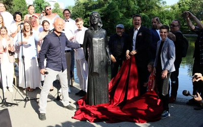 Odsłonięcie rzeźby Ewy Demarczyk nad Stawkiem Zamkowym