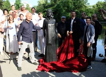 Odsłonięcie rzeźby Ewy Demarczyk nad Stawkiem Zamkowym
