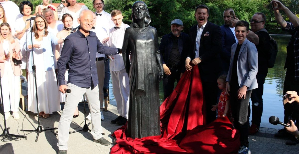 Odsłonięcie rzeźby Ewy Demarczyk nad Stawkiem Zamkowym
