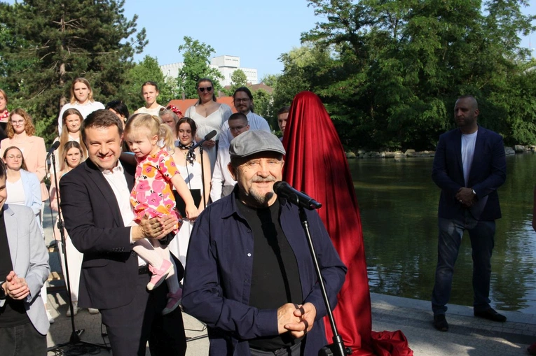 Odsłonięcie rzeźby Ewy Demarczyk nad Stawkiem Zamkowym