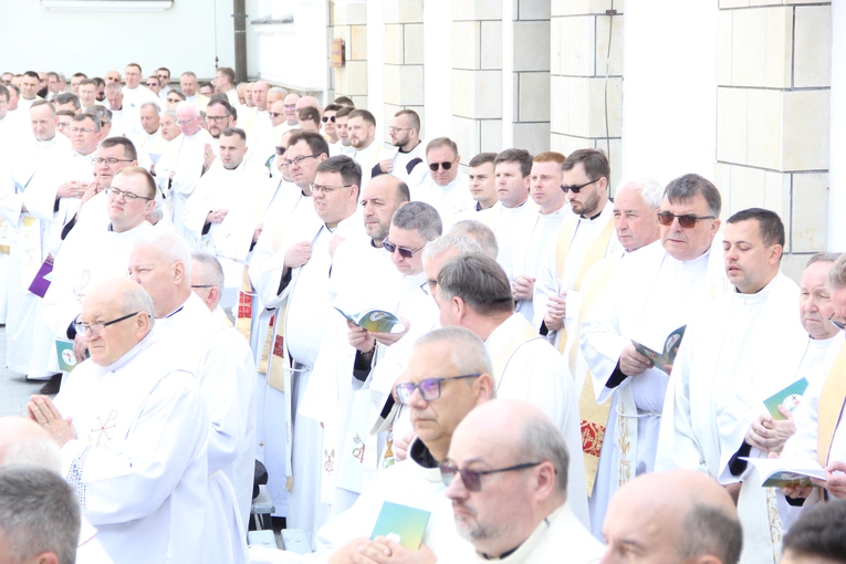 Pielgrzymka tarnowskich kapłanów do Tuchowa