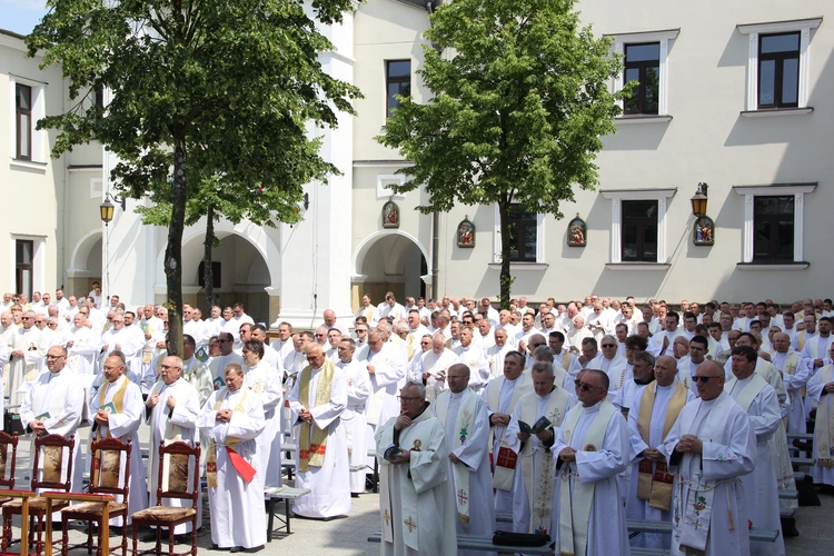Pielgrzymka tarnowskich kapłanów do Tuchowa