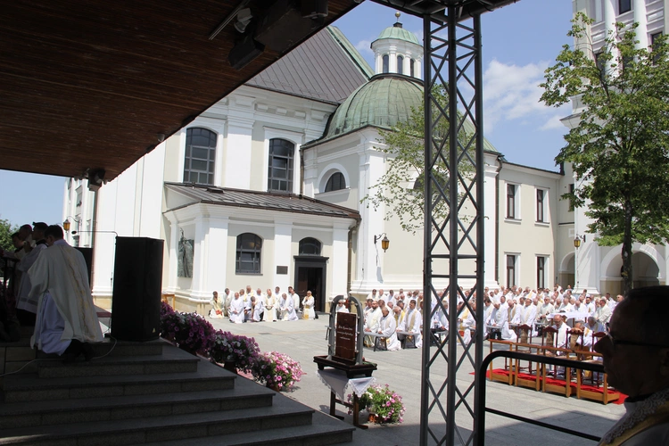 Pielgrzymka tarnowskich kapłanów do Tuchowa