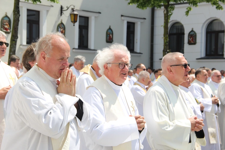 Pielgrzymka tarnowskich kapłanów do Tuchowa