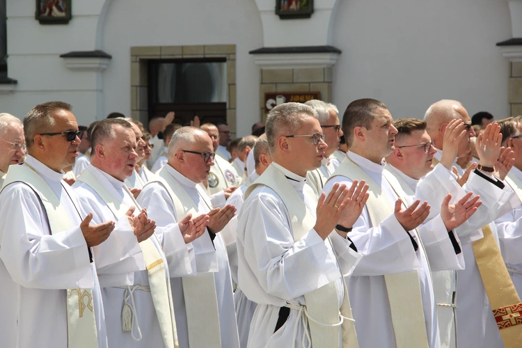 Pielgrzymka tarnowskich kapłanów do Tuchowa