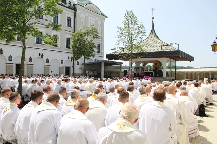 Pielgrzymka tarnowskich kapłanów do Tuchowa