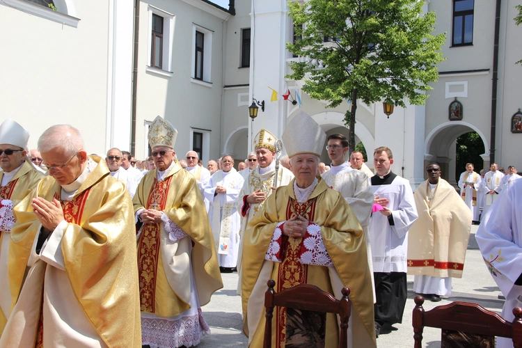 Pielgrzymka tarnowskich kapłanów do Tuchowa