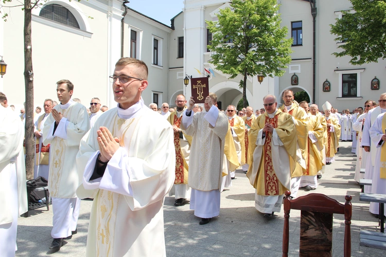 Pielgrzymka tarnowskich kapłanów do Tuchowa