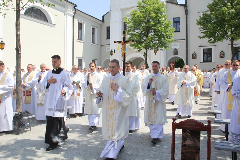 Pielgrzymka tarnowskich kapłanów do Tuchowa