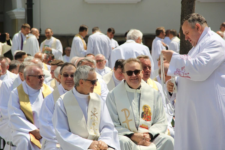 Pielgrzymka tarnowskich kapłanów do Tuchowa