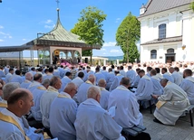 Pielgrzymka tarnowskich kapłanów do Tuchowa