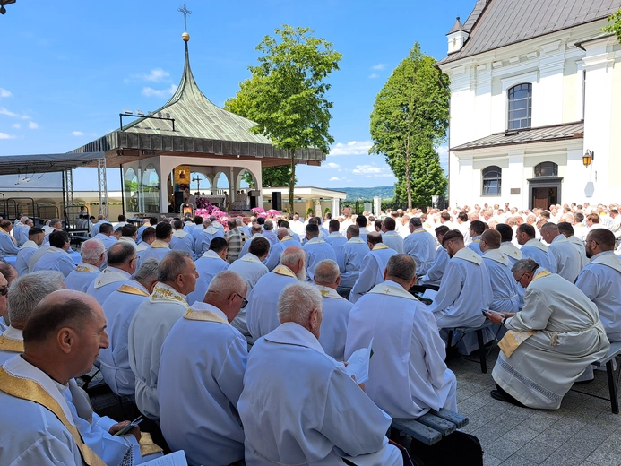 Pielgrzymka tarnowskich kapłanów do Tuchowa