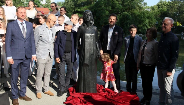 Rzeźba Ewy Demarczyk odsłonięta w Opolu