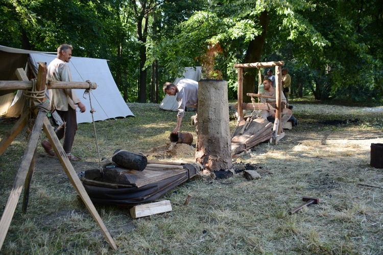 Miasteczko Śląskie. W niedzielę festiwal pradawnych rzemiosł "Dymarki Śląskie"