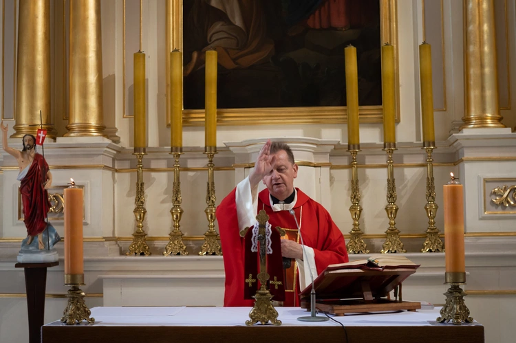 Kurs dla kandydatów na nadzwyczajnych szafarzy Komunii św.