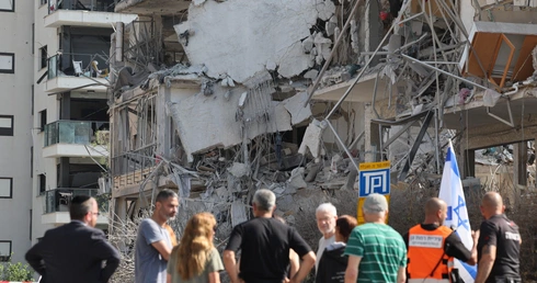 Po irańskim ataku w Ramat Gan, niedaleko Tel Avivu