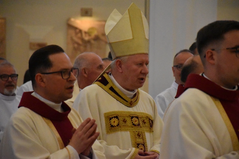 Promocja nowych nadzwyczajnych szafarzy Komunii Świętej 