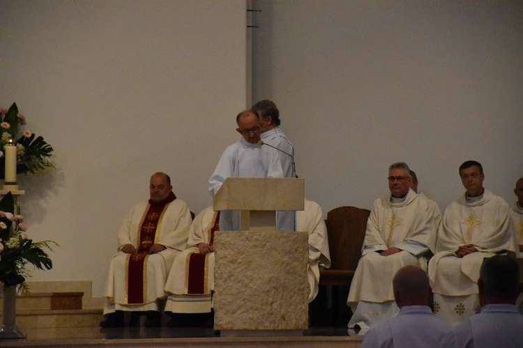 Promocja nowych nadzwyczajnych szafarzy Komunii Świętej 