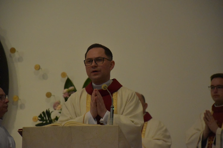 Promocja nowych nadzwyczajnych szafarzy Komunii Świętej 