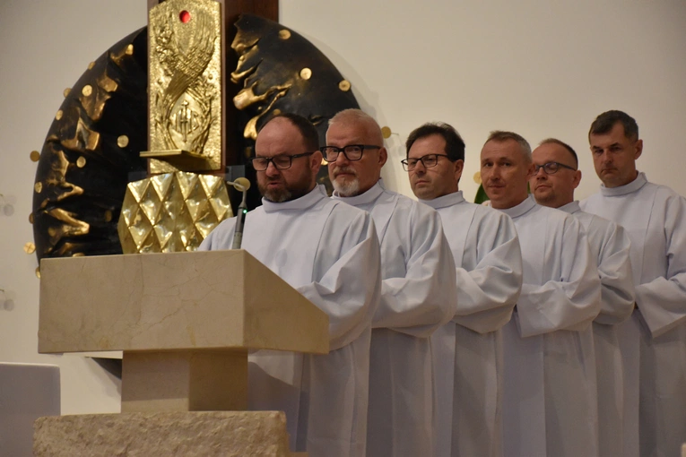 Promocja nowych nadzwyczajnych szafarzy Komunii Świętej 