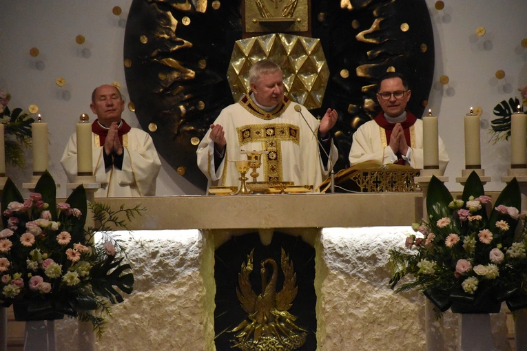 Promocja nowych nadzwyczajnych szafarzy Komunii Świętej 