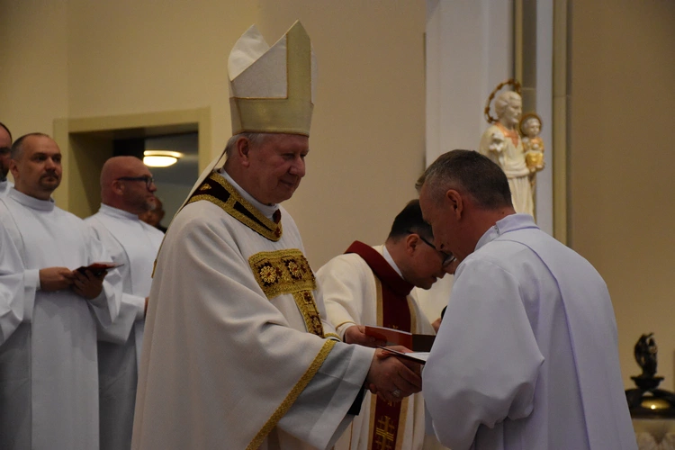 Promocja nowych nadzwyczajnych szafarzy Komunii Świętej 