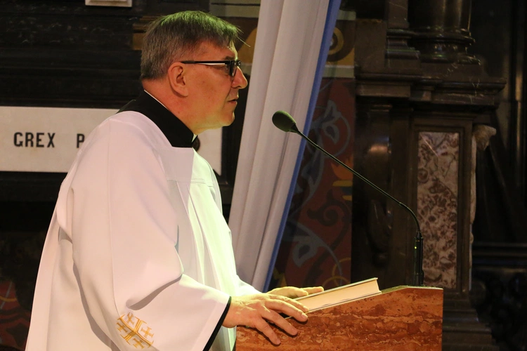 Płock. XII Ogólnopolska Pielgrzymka Nadzwyczajnych Szafarzy Komunii Świętej - cz.I
